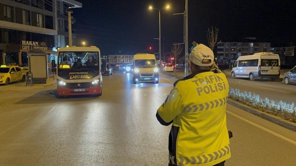 duzcede-denetimlerde-207-arac-trafikten-men-edildi