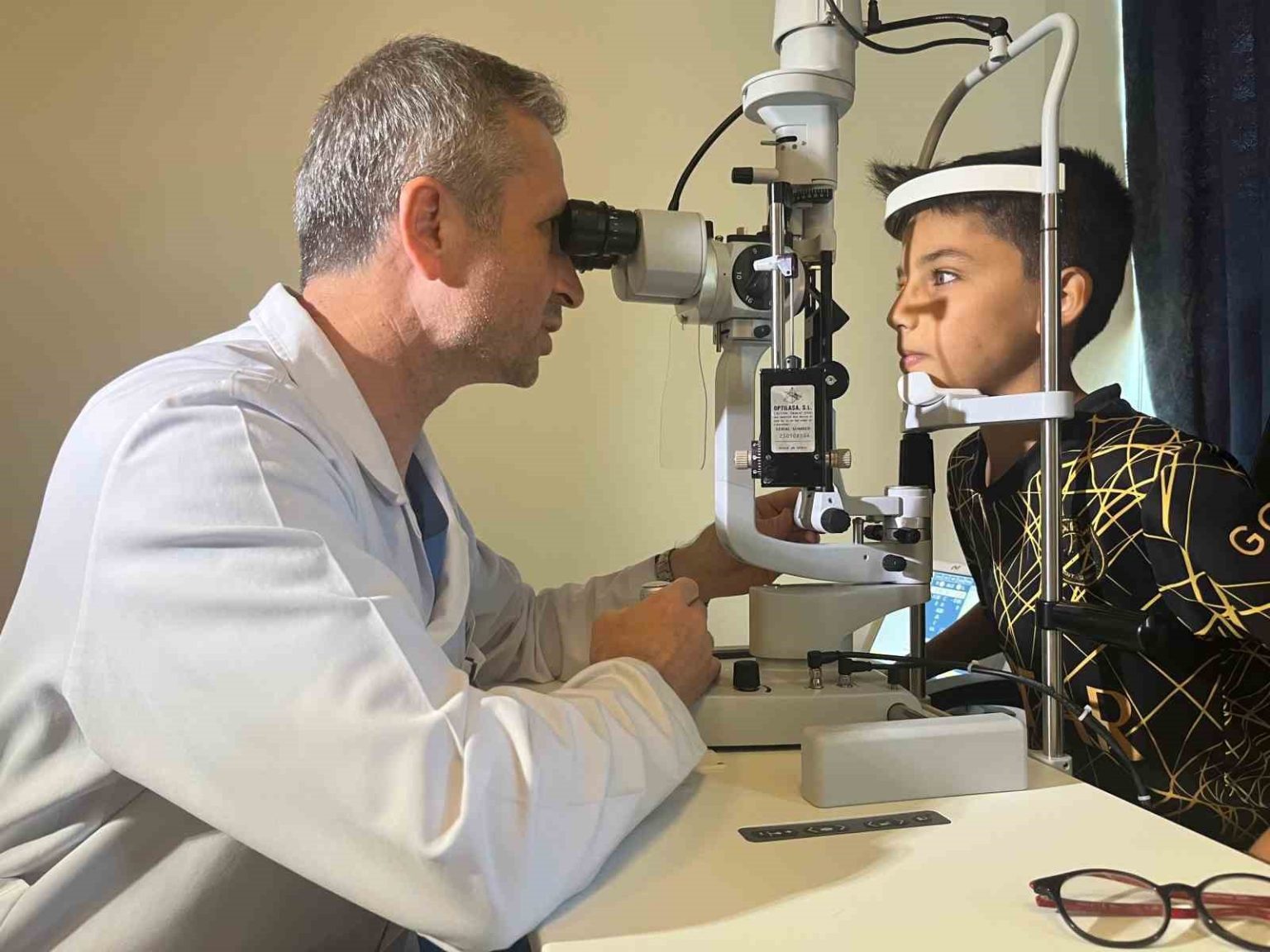 ekranla-buyuyen-nesil-uzagi-goremiyor