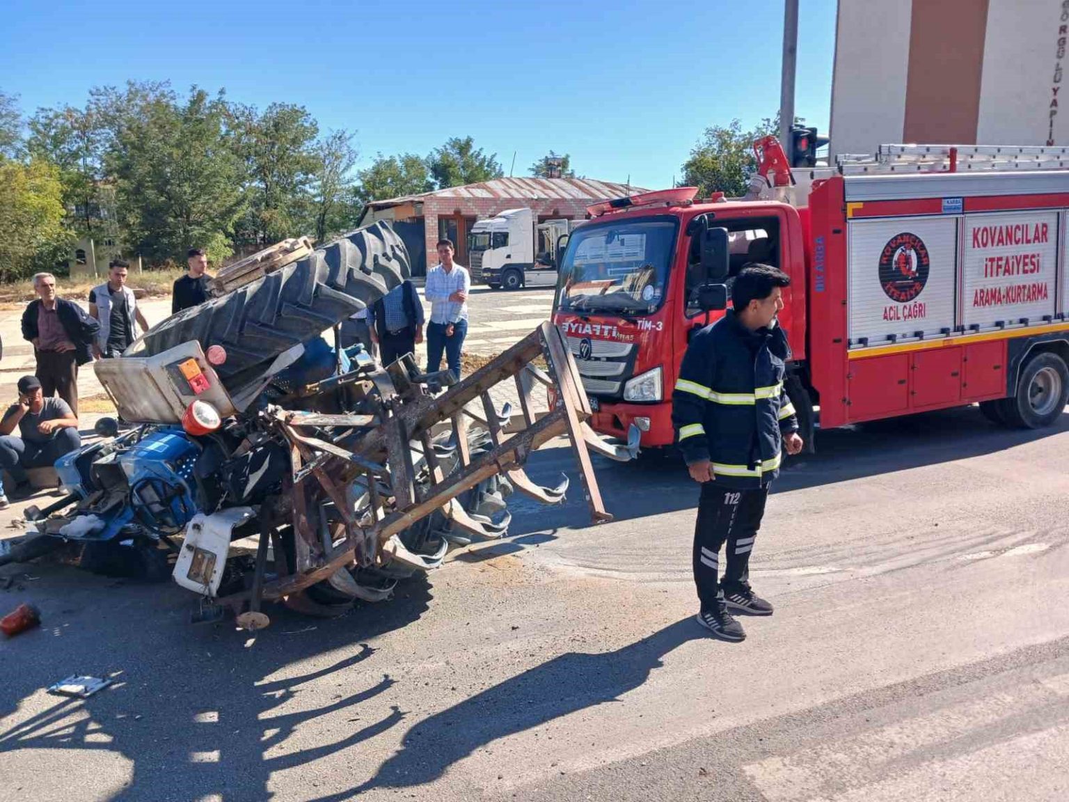 elazigda-traktor-devrildi-2-yarali