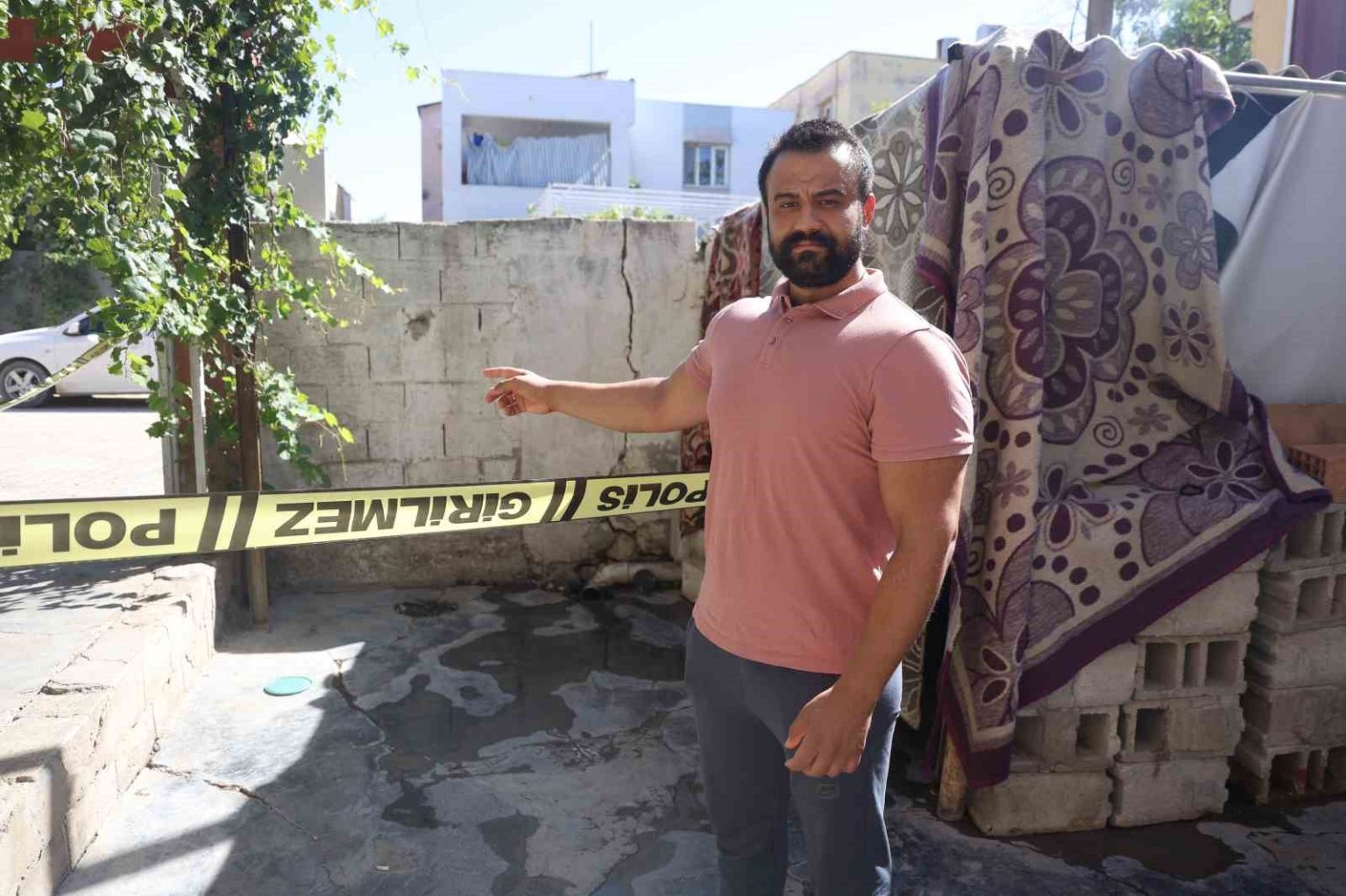 elektrik-akimina-kapilarak-olen-60-yasindaki-adamin-evlatlari-bahcedeki-diregin-kaldirilmasini-istiyor