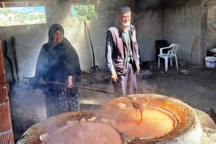 emet-yagcik-koyunde-yoresel-ve-organik-pekmez-uretim-evinde-inceleme