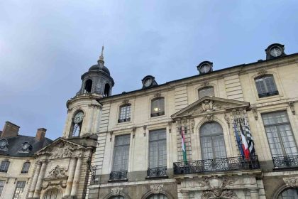 fransada-52-belediye-binasina-filistin-bayragi-asildi