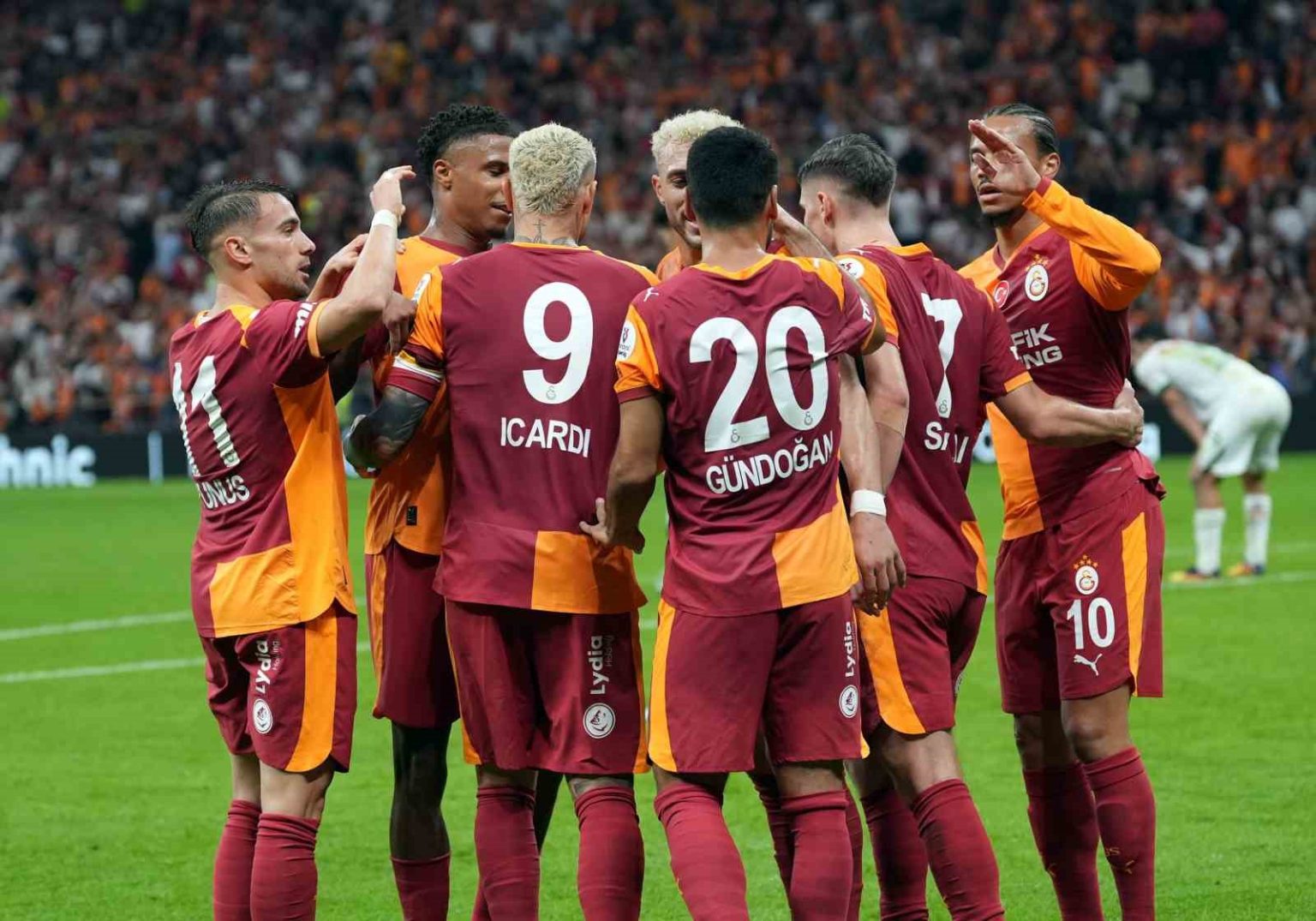 galatasaray-ligdeki-yenilmezlik-serisini-14e-cikardi