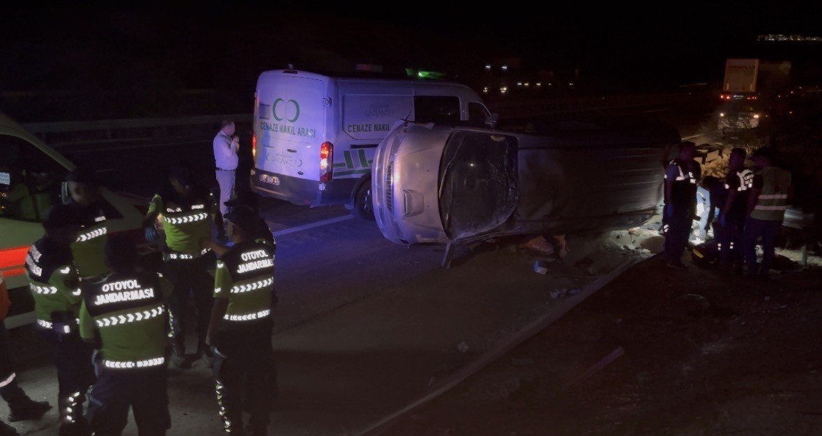 gaziantepte-lastigi-patlayan-minibus-taklalar-atarak-devrildi-2-olu-8-yarali