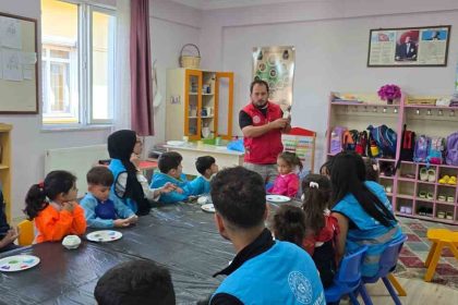 genclik-merkezi-gonulluleri-mentesede-cocuklara-unutulmaz-bir-gun-yasatti