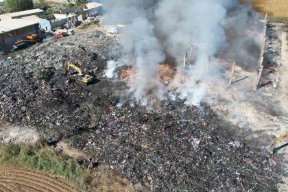 geri-donusum-tesisinin-bahcesindeki-yanginda-sogutma-calismasi-suruyor