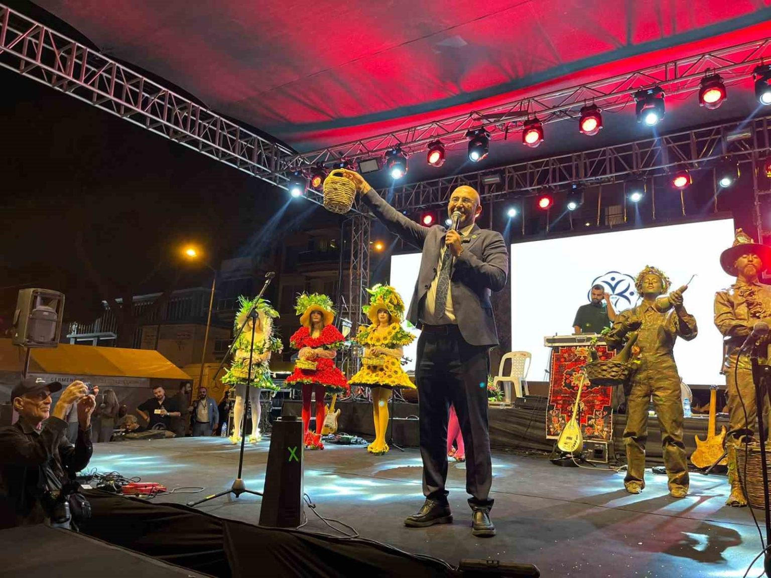 germencikte-21-incir-festivali-coskuyla-basladi