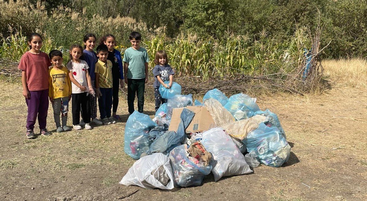 hakkaride-minik-eller-cop-topladi