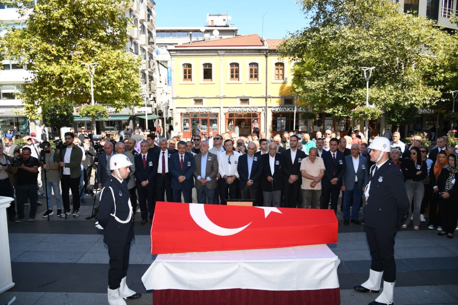 hasan-melek-son-yolculuguna-ugurlandi