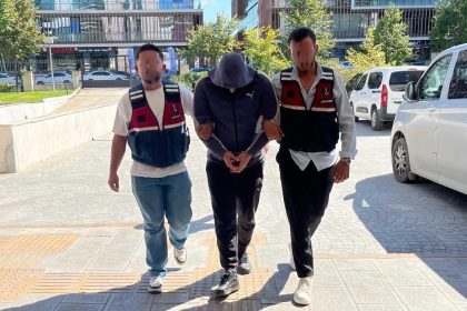 hirsizlik-sucundan-7-yil-hapis-cezasi-bulunan-sahis-yakalandi