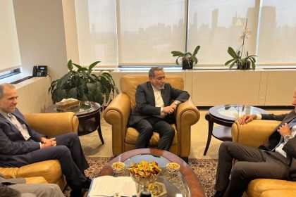 iran-disisleri-bakani-arakci-uaea-baskani-grossi-ile-bir-araya-geldi