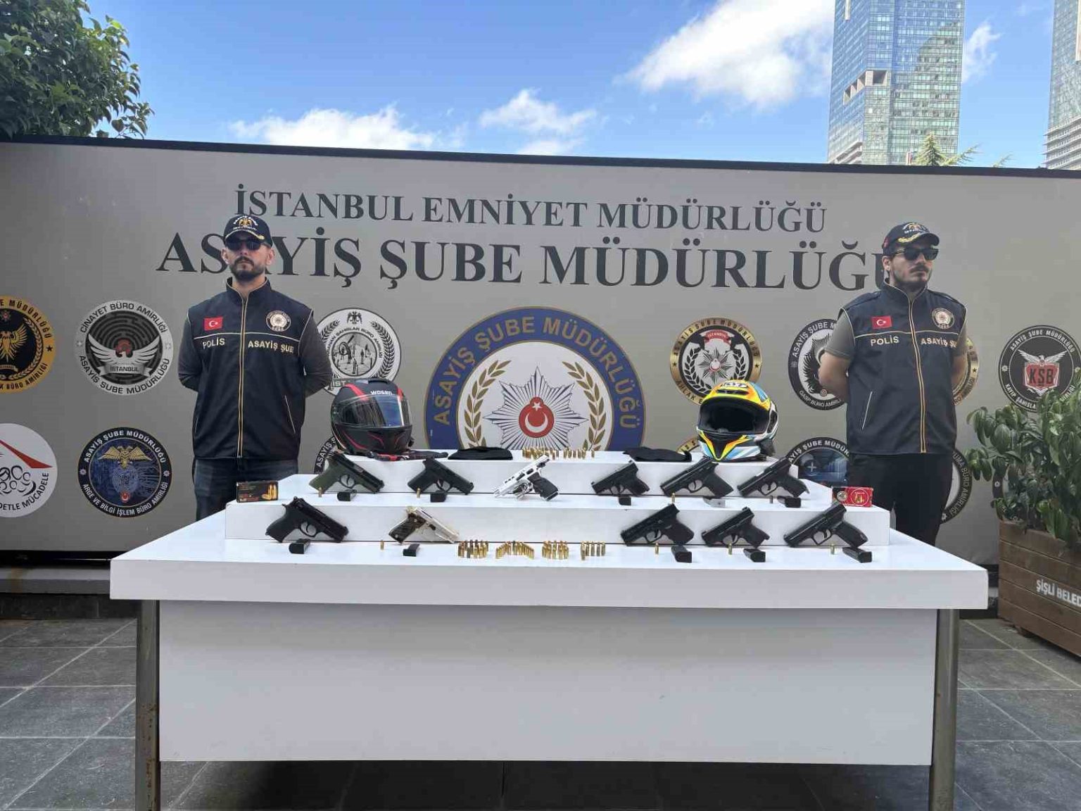 istanbul-merkezli-3-ilde-duzenlenen-yeni-nesil-suc-orgutlerine-operasyonda-44-gozalti-suc-anlari-kamerada