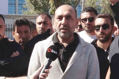 isten-cikarilan-iscilerden-mansur-yavasa-protesto