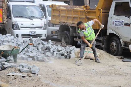 kagithanede-yol-ve-cevre-duzenleme-calismalari-devam-ediyor