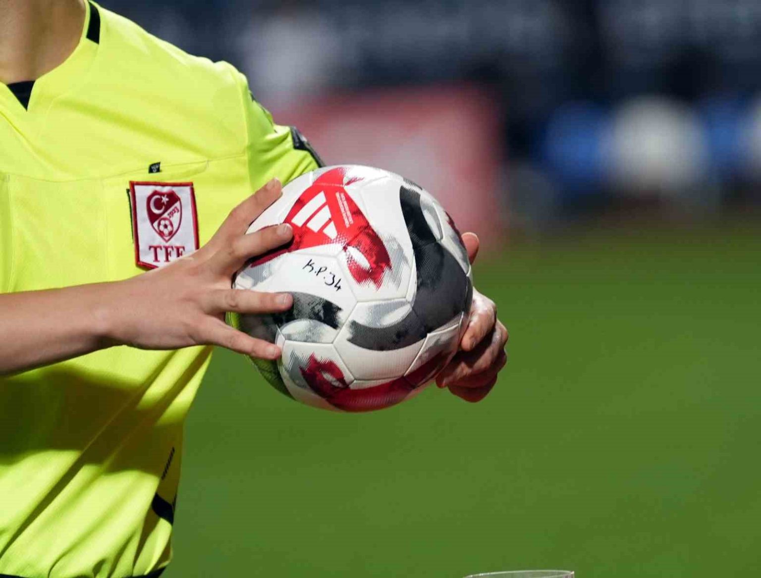 kayserispor-besiktas-macinin-hakemi-adnan-deniz-kayatepe-oldu