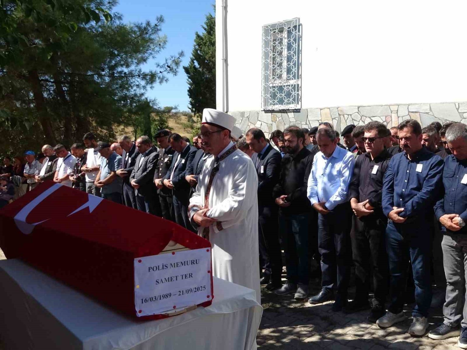 kazada-hayatini-kaybeden-polis-memuru-son-yolculuguna-ugurlandi