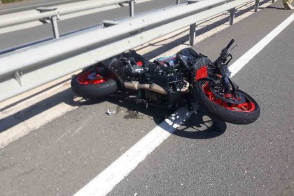 kesanda-otomobille-motosiklet-carpisti-1-yarali