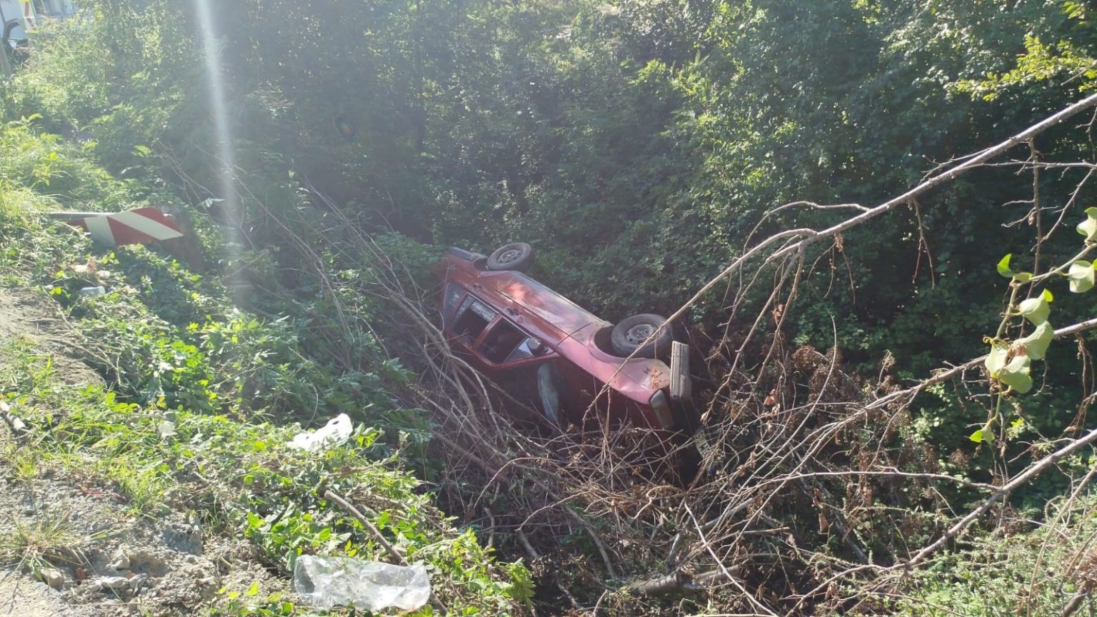 kontrolden-cikan-otomobil-sarampole-devrildi-3u-cocuk-5-yarali