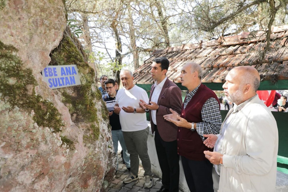 kutahyada-ebe-ana-sultan-dualarla-anildi