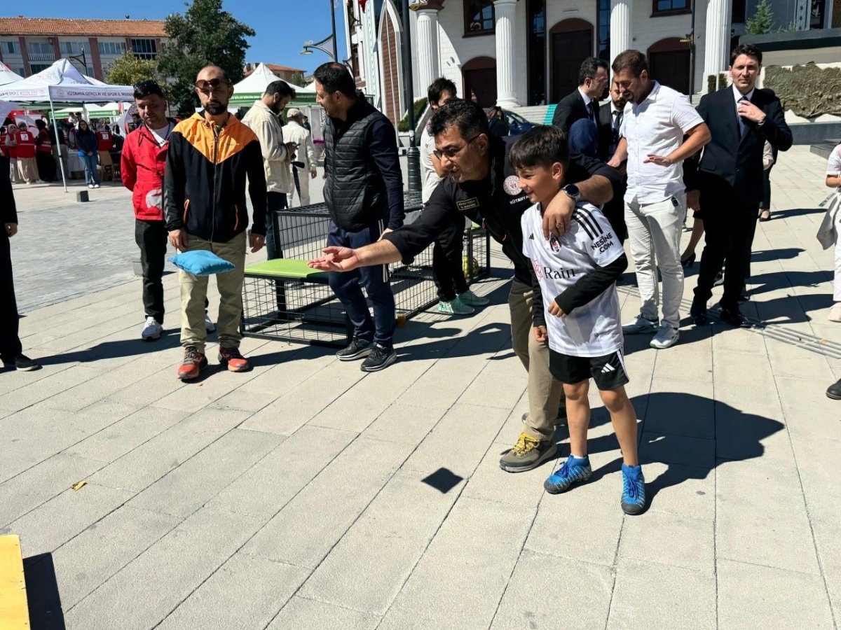 kutahyada-saglikli-yasam-farkindaligi-icin-festival-duzenlendi