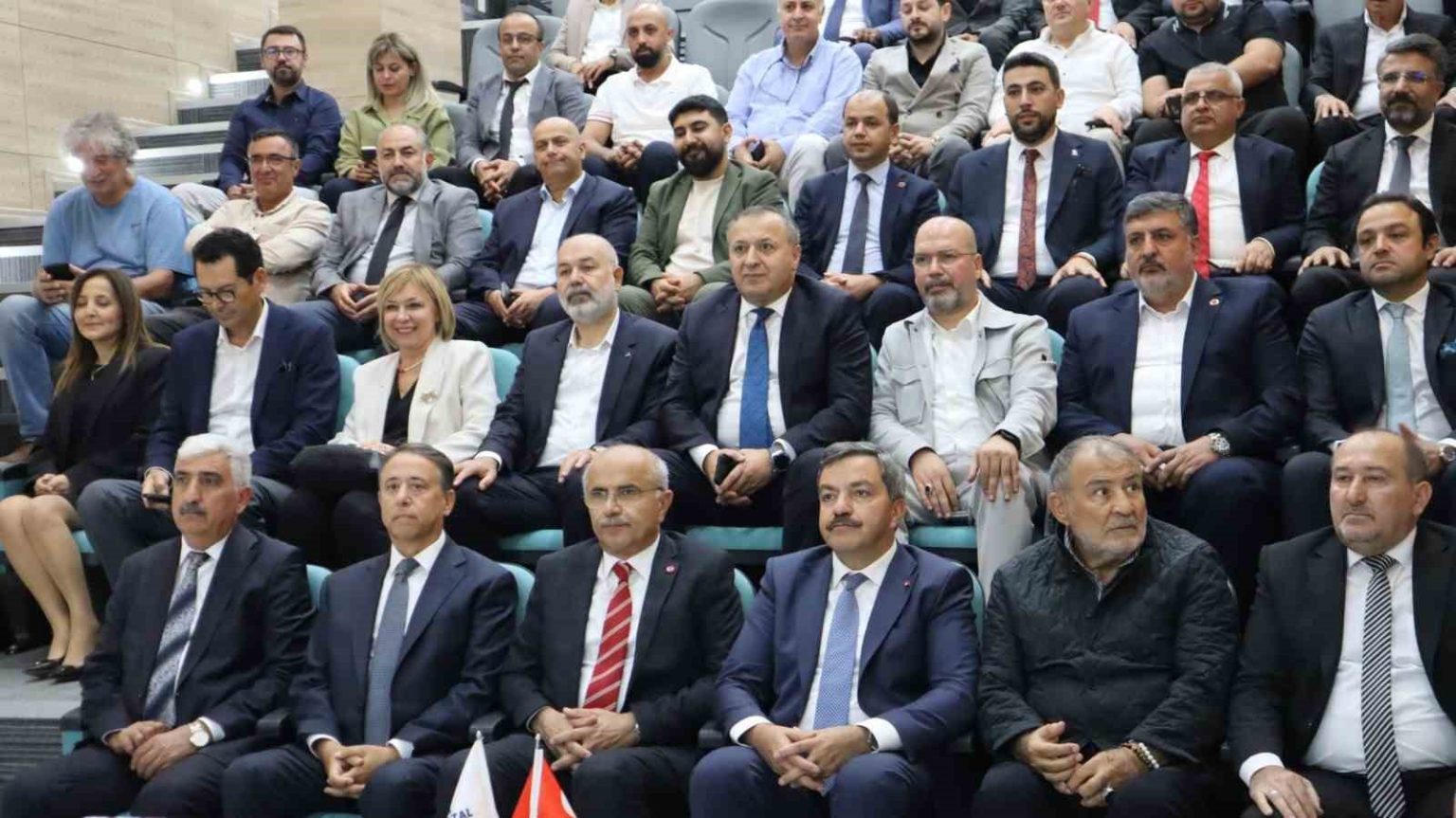 malatyada-kenan-isik-amfisi-acildi