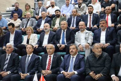 malatyada-kenan-isik-amfisi-acildi