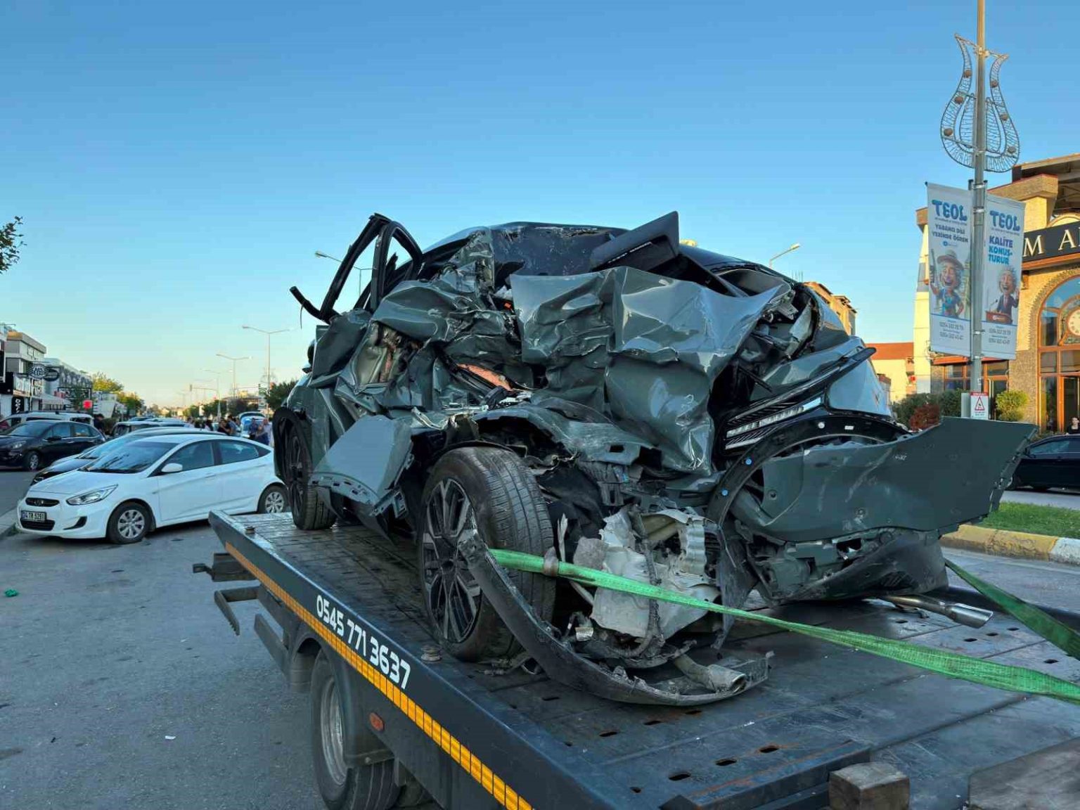 mikserin-carptigi-otomobil-4-araca-carpti-2-cocuk-yarali