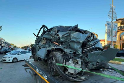 mikserin-carptigi-otomobil-4-araca-carpti-2-cocuk-yarali