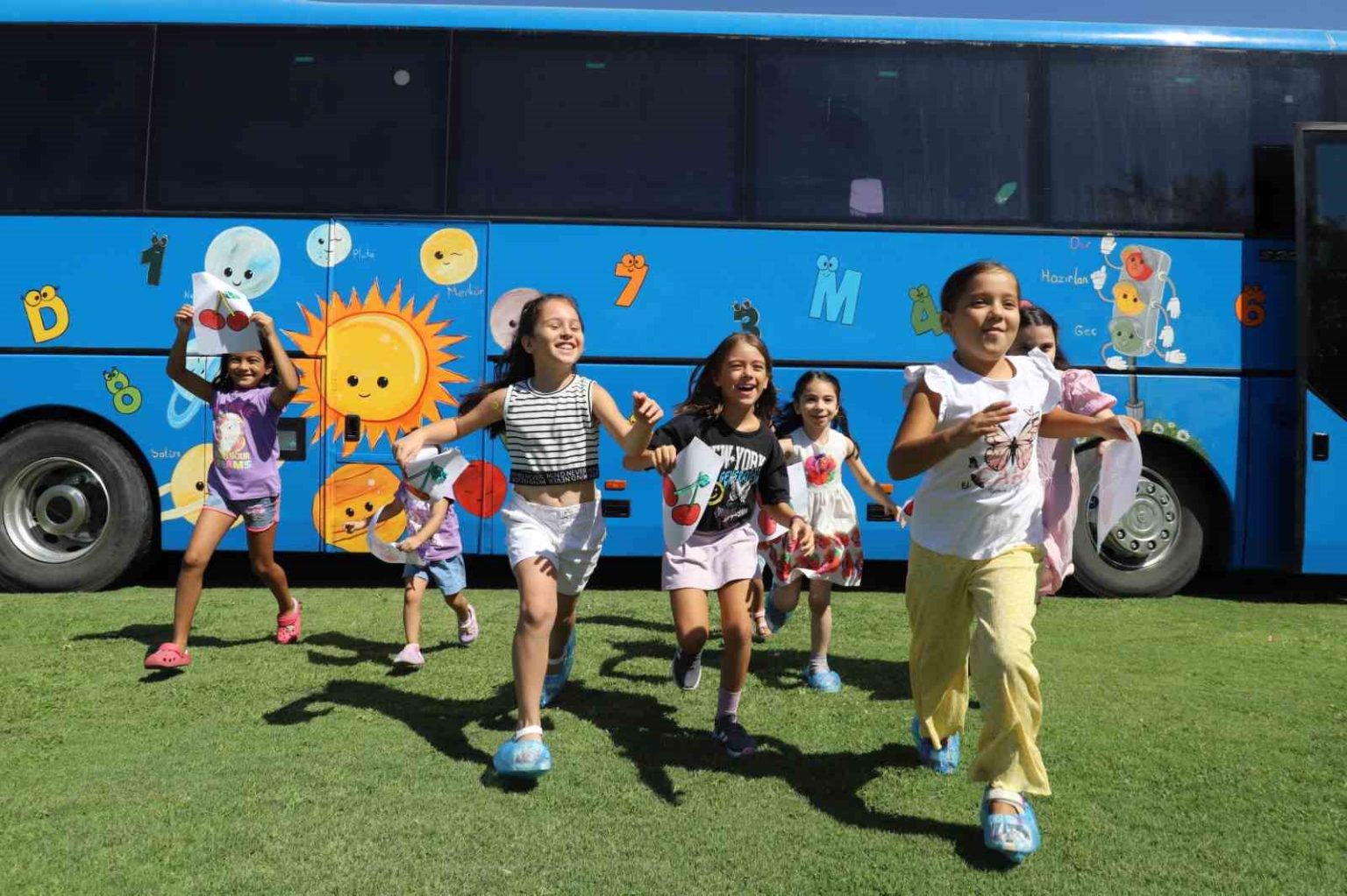 nazilli-belediyesi-mobil-masal-bahcesi-miniklerle-bulusuyor