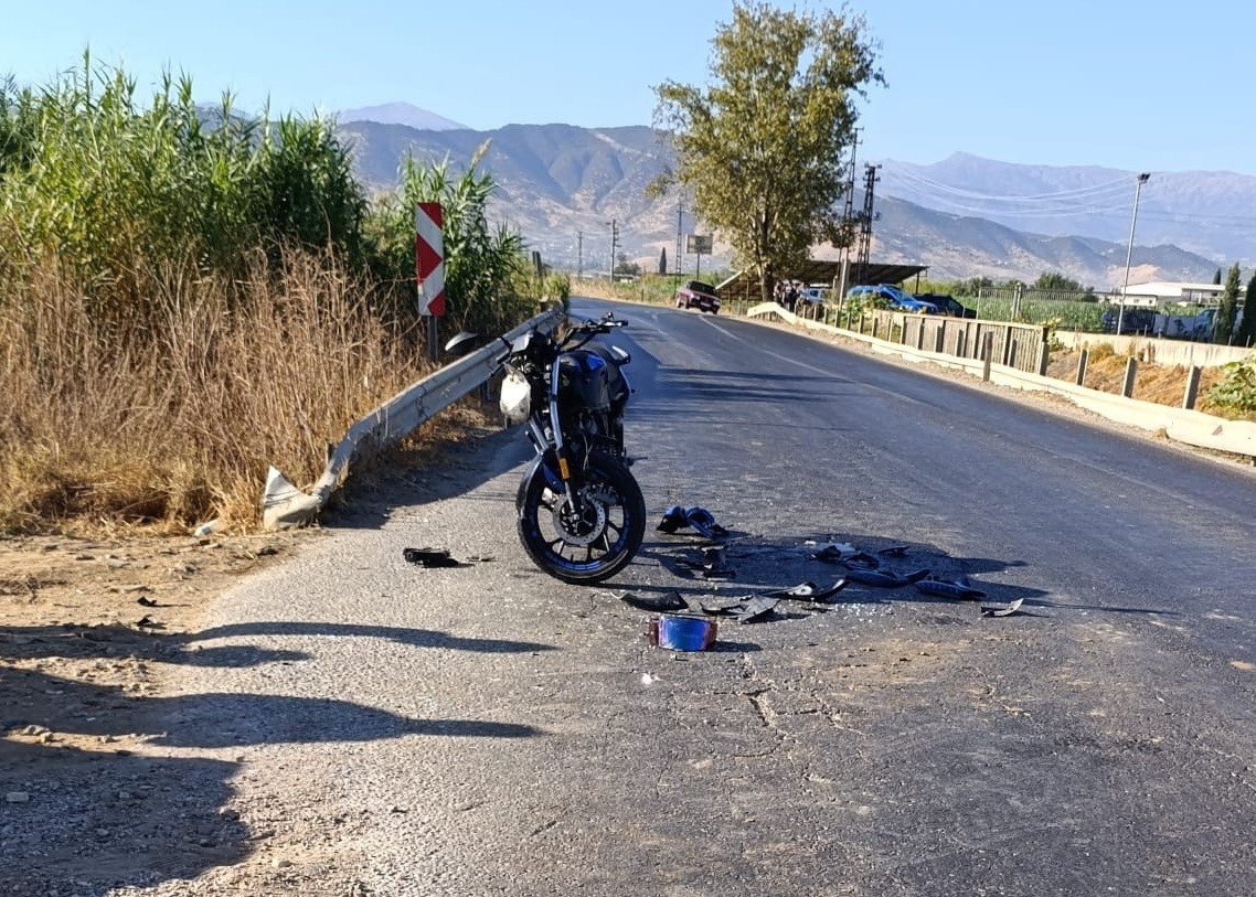 odemiste-kamyonet-ile-motosiklet-carpisti-1-agir-yarali