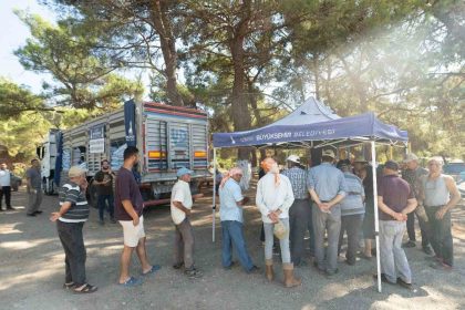 odemiste-yanan-koylere-40-tonluk-yem-destegi