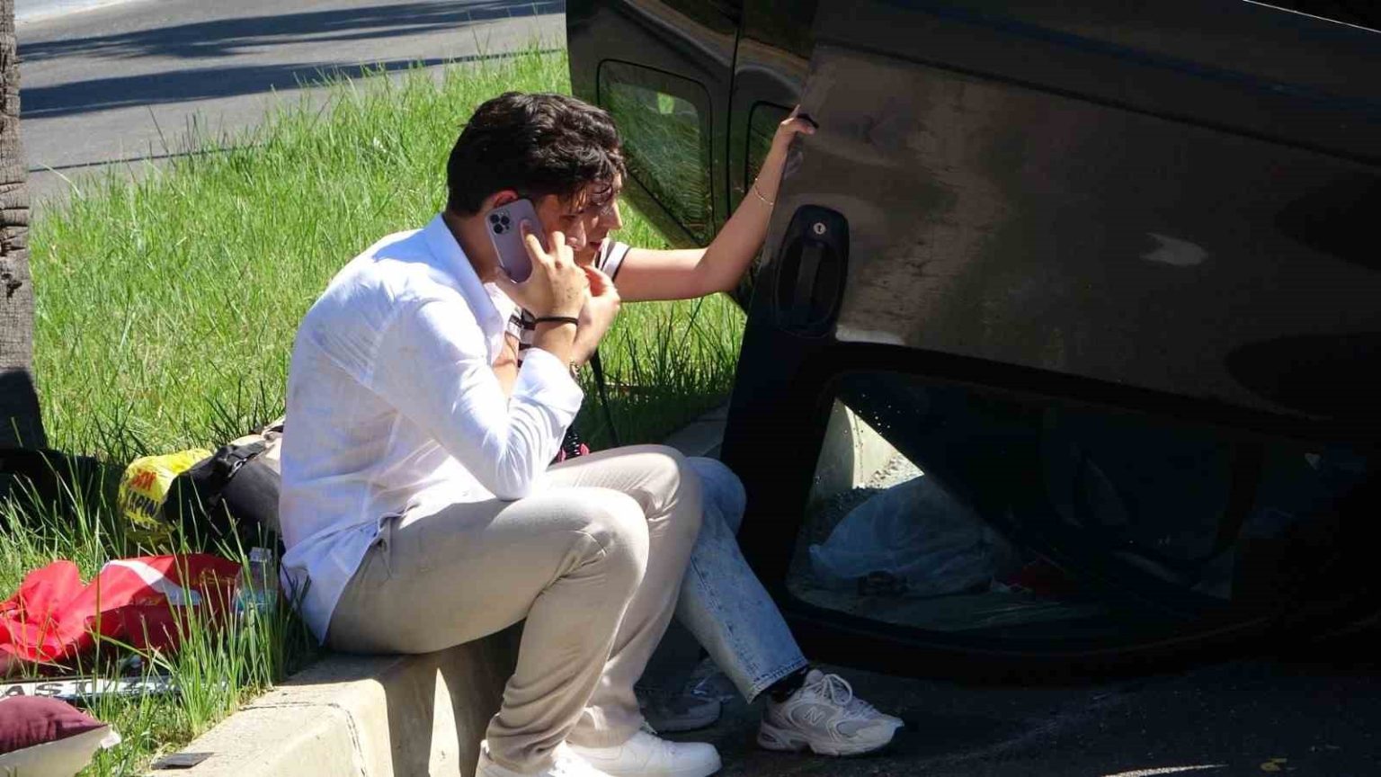 palmiyeye-carpan-arac-takla-atti-2-yarali