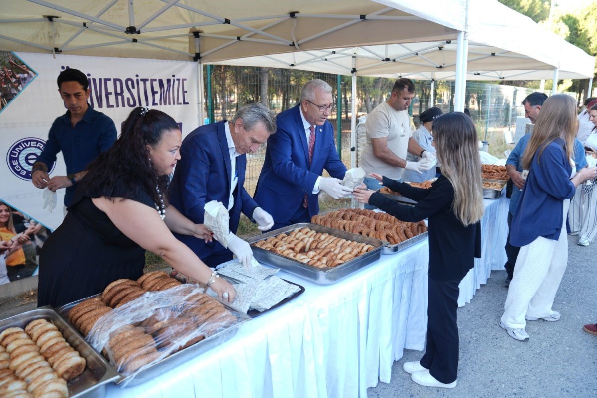 rektor-prof-dr-budaktan-ogrencilere-boyozlu-karsilama