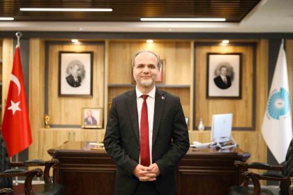 rektor-uslu-dunyanin-en-etkili-bilim-insanlari-listesinde