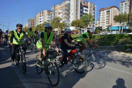 renkli-pedallar-saglikli-bir-cevre-icin-cevrildi