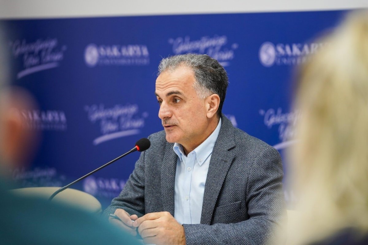 sau-rektoru-hamza-al-gelecegin-dunyasini-sekillendirecek-bireyleri-yetistirmeye-devam-edecegiz