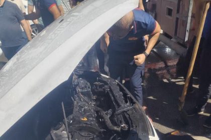 siirtte-seyir-halindeki-arac-alev-aldi