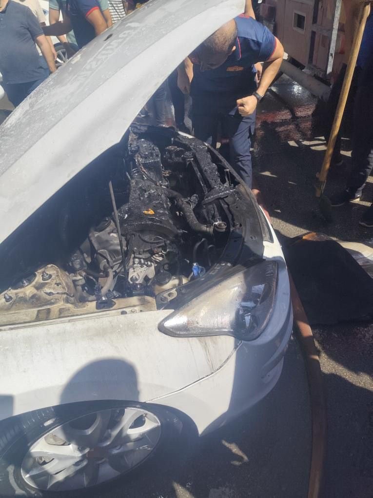 siirtte-seyir-halindeki-arac-alev-aldi