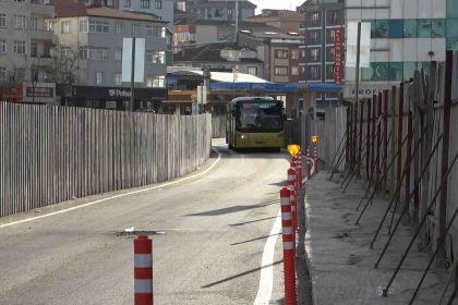 sultanbeylide-yillarin-trafik-cilesi-sona-erdi-vatandas-sevincten-ciglik-atti
