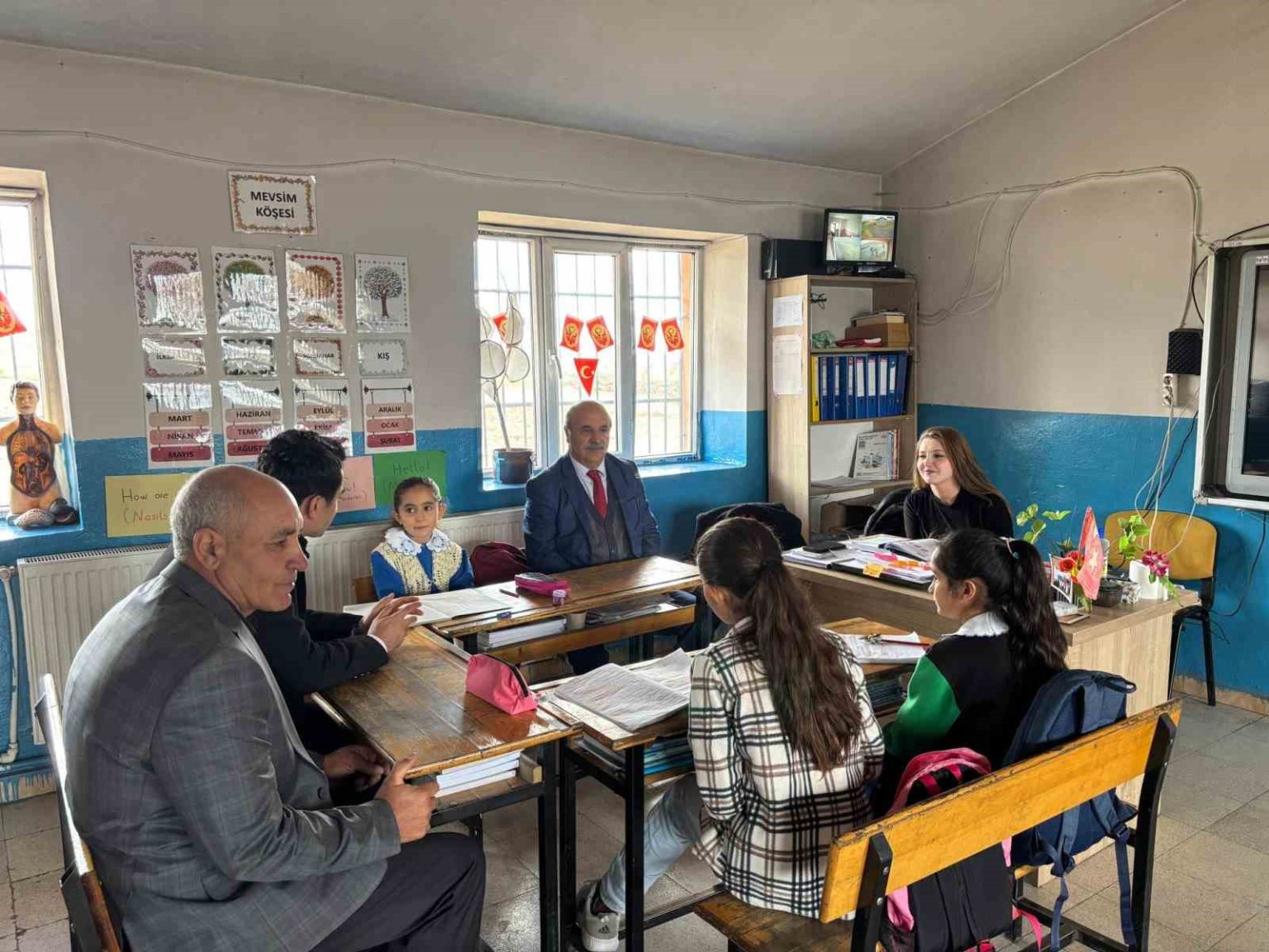 susuz-kaymakami-tutal-ogretmen-ve-ogrencilerle-bulustu