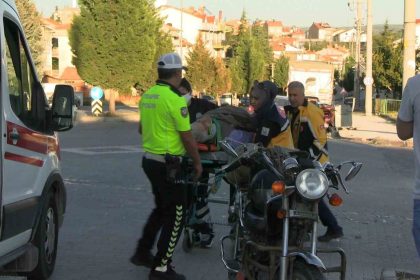 tavsanlida-otomobil-ile-motosiklet-carpisti-1-yarali