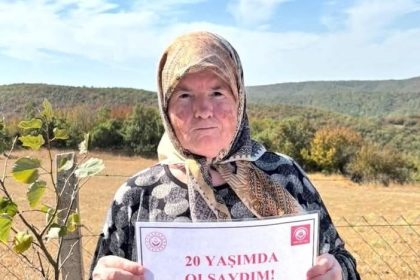 tekirdagda-huzurevi-sakinlerinden-genclere-pankartli-mesaj-20-yasimda-olsaydim