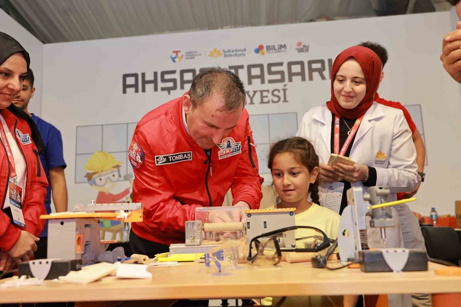 teknofest-2025te-sultanbeyli-belediyesinin-standi-buyuk-ilgi-gordu