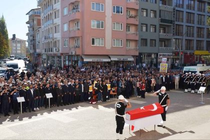 trafik-kazasinda-hayatini-kaybeden-polis-memuru-icin-kutahyada-cenaze-toreni-duzenlendi