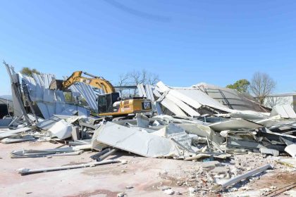 urunlude-2-kacak-yapi-yikildi