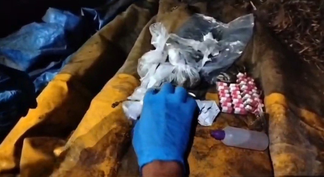 uyusturucuyu-topraga-gommusler-3-torbaci-tutuklandi