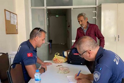 yarim-saate-270-lira-toplayan-dilenci-zabitayi-bile-sasirtti