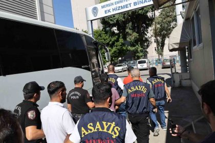 16-milyonluk-soygun-yaptilar-biri-damda-uyurken-yakalandi-4-tutuklama