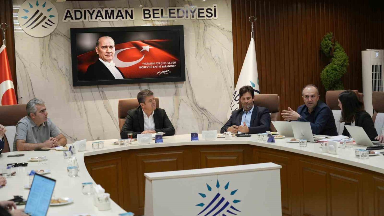 adiyaman-belediyesi-ile-afd-yetkilileri-toplantida-bir-araya-geldi