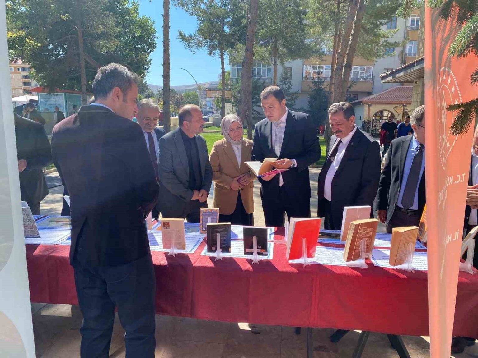 ahilik-haftasi-kutlamalari-turbe-ziyareti-ve-sergi-acilisiyla-devam-etti